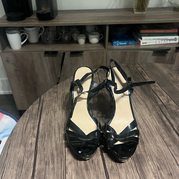 Black Vince Camuto platform high heeled sandals. - Picture 3 of 9